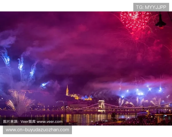 欧冠决赛用球配色致敬布达佩斯地标，紫色底色象征链桥传奇