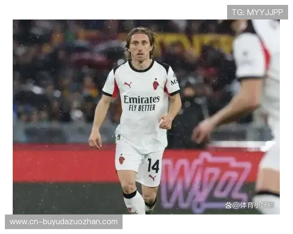 比赛第85分钟，老将莫德里奇禁区外远射破门锁定胜局